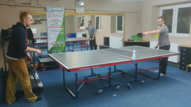 NOWE STOŁY dla sekcji tenisa stołowego w LUKS "Rospondek"