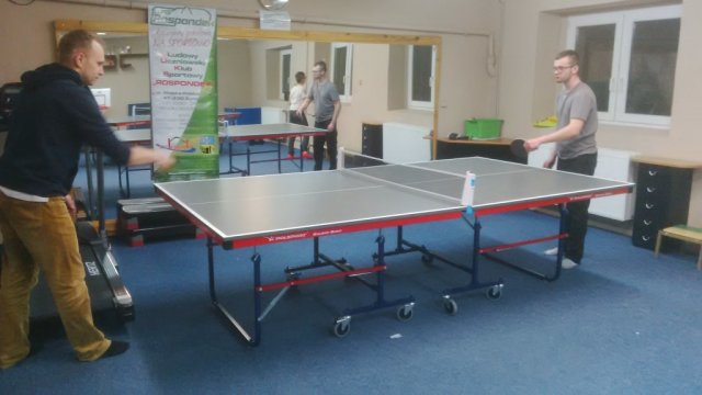 NOWE STOŁY dla sekcji tenisa stołowego w LUKS "Rospondek"